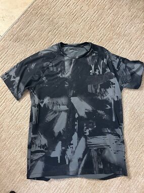 Under Armour Black & Gray Abstract Performance Tee